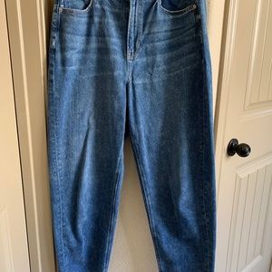 American Eagle Relaxed Mom Jeans